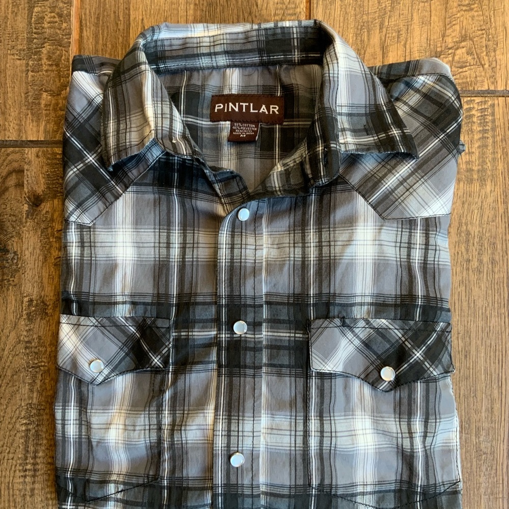 Pintlar men’s pearl snap western button down. Size M